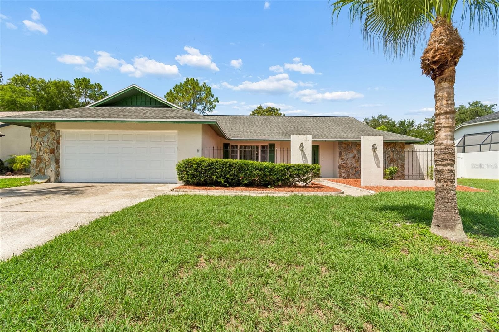 9237 Pebble Creek Dr photo 2