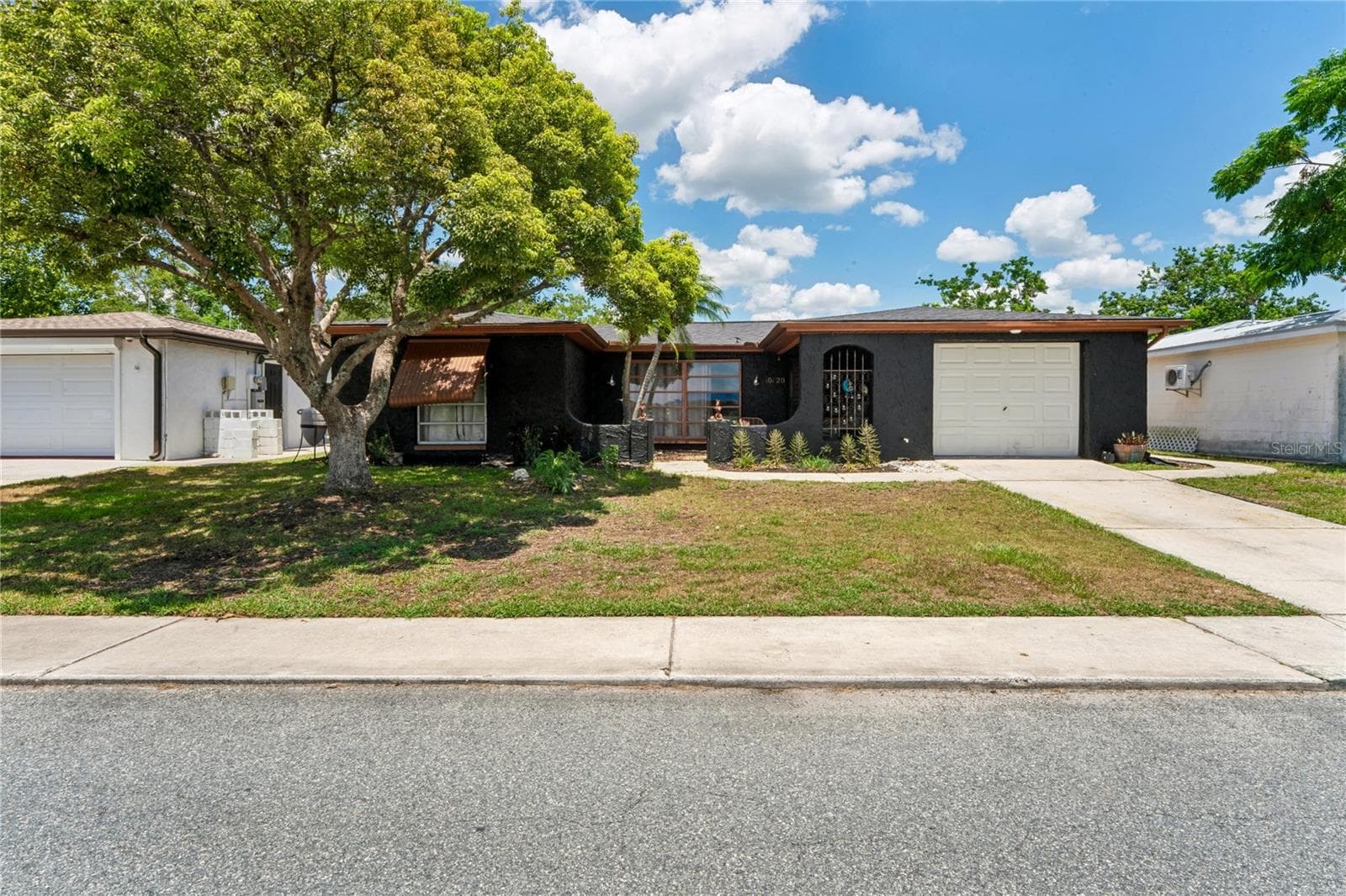 10120 Glen Moor Ln photo 2