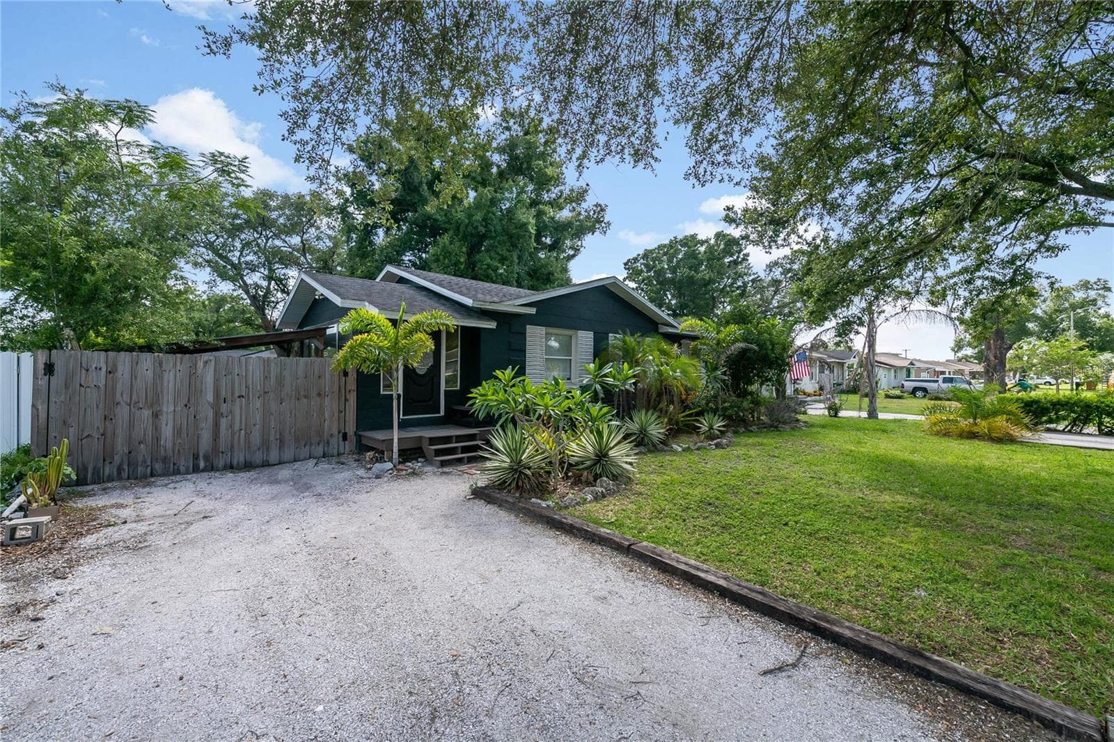 1010 W Berry Ave photo 2