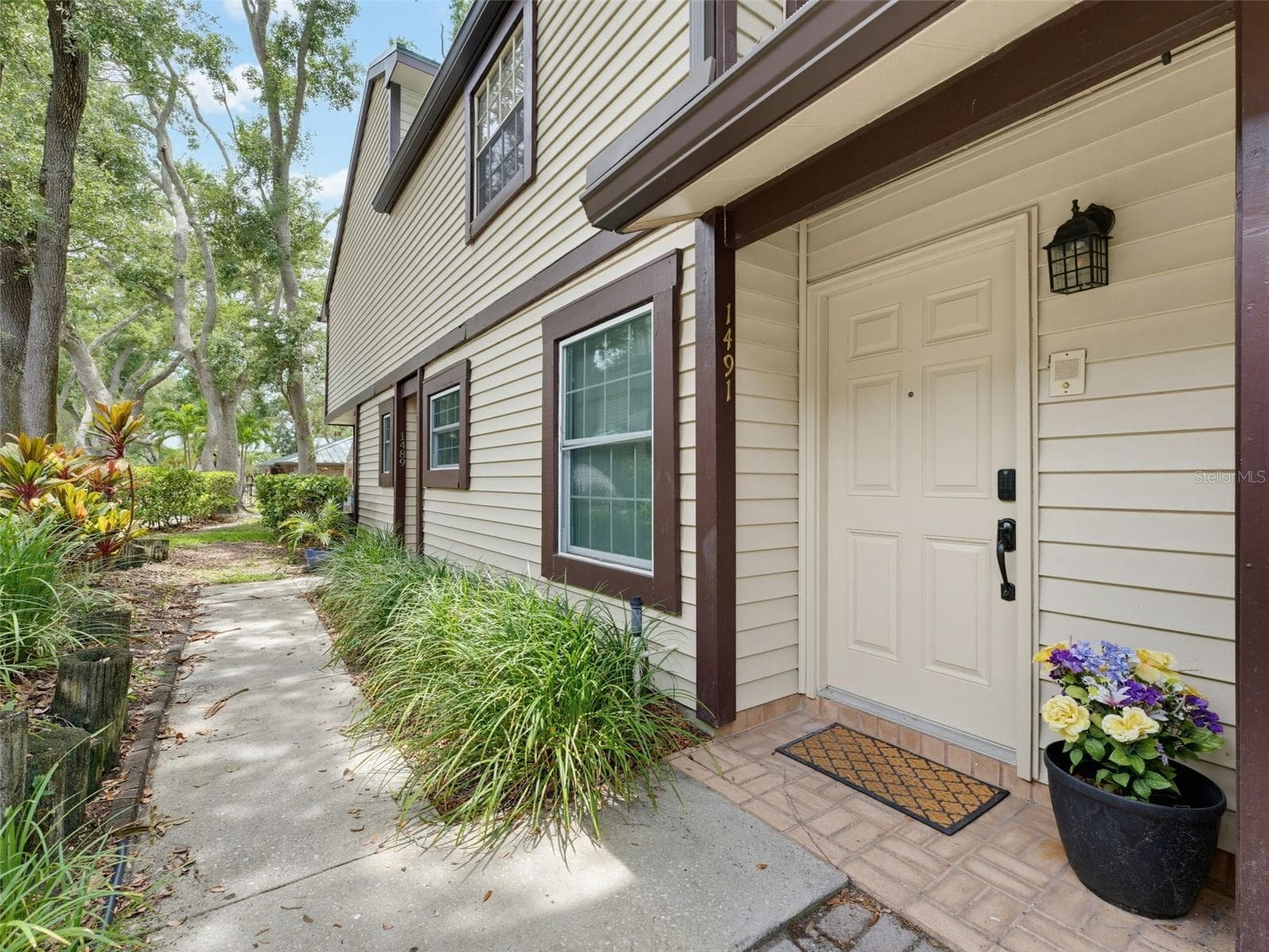 1491 Mahogany Ln #1491 photo 3