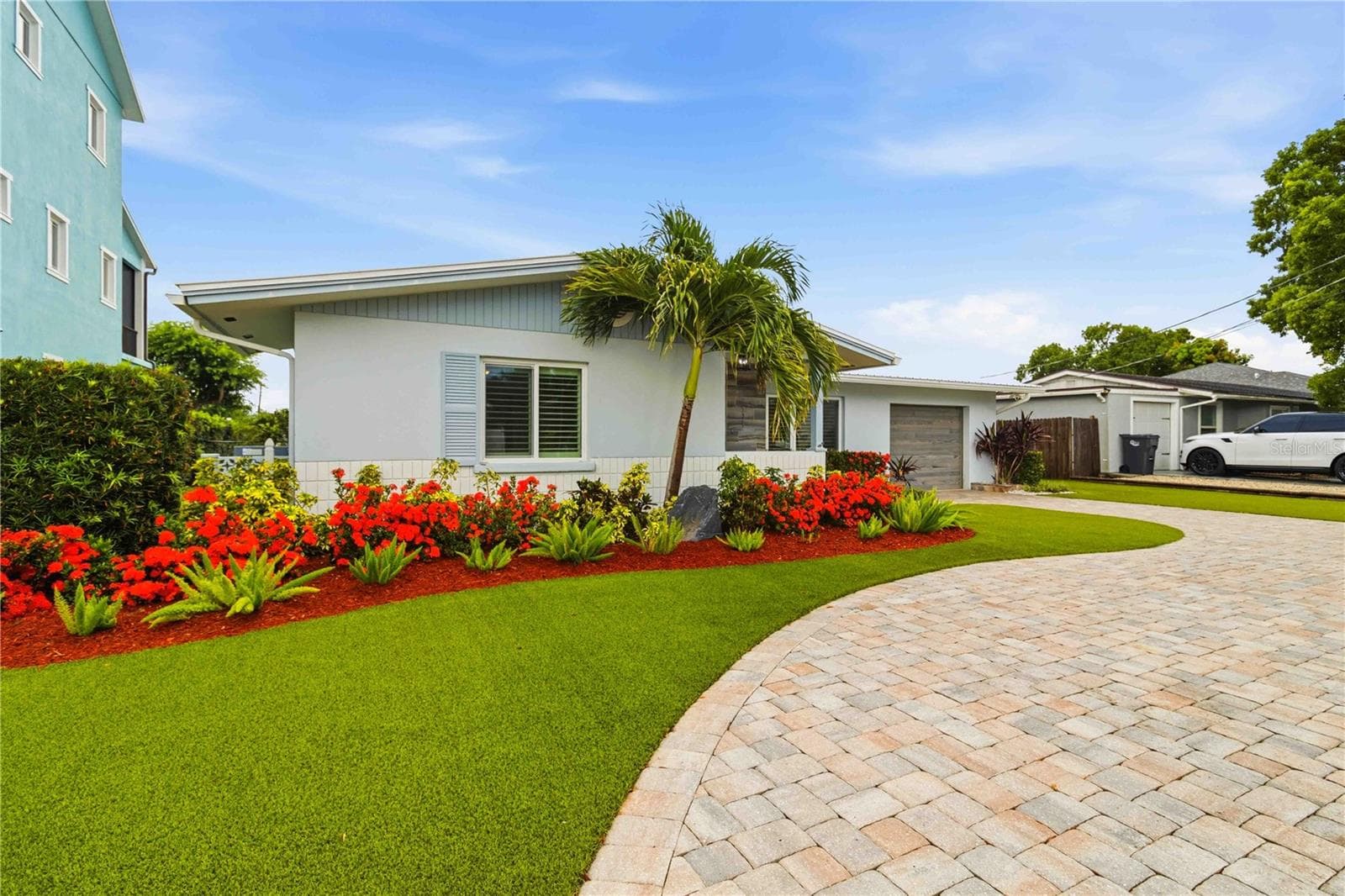 720 Ixora Ave photo 4