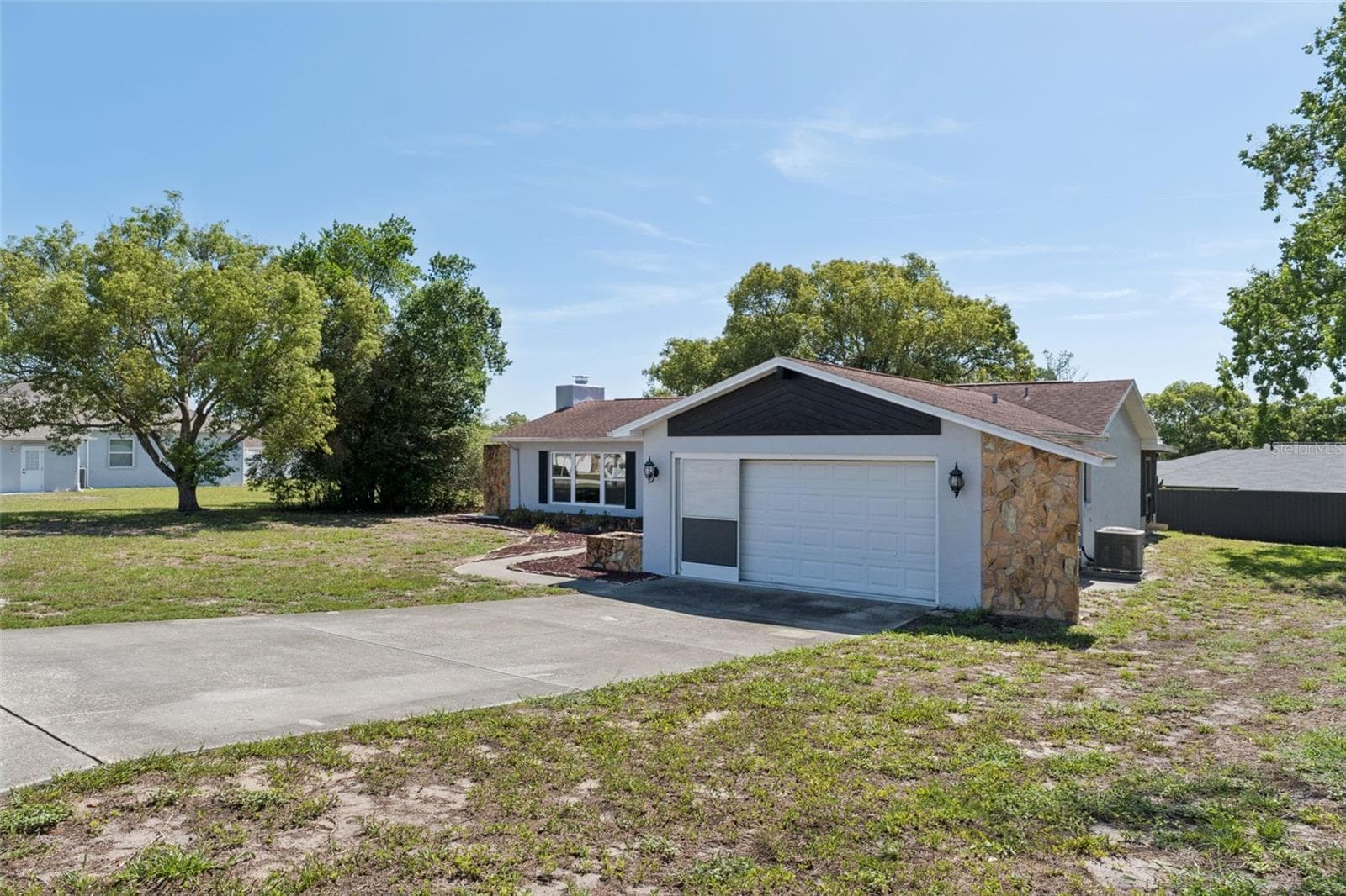 10200 Sunburst CT photo 3