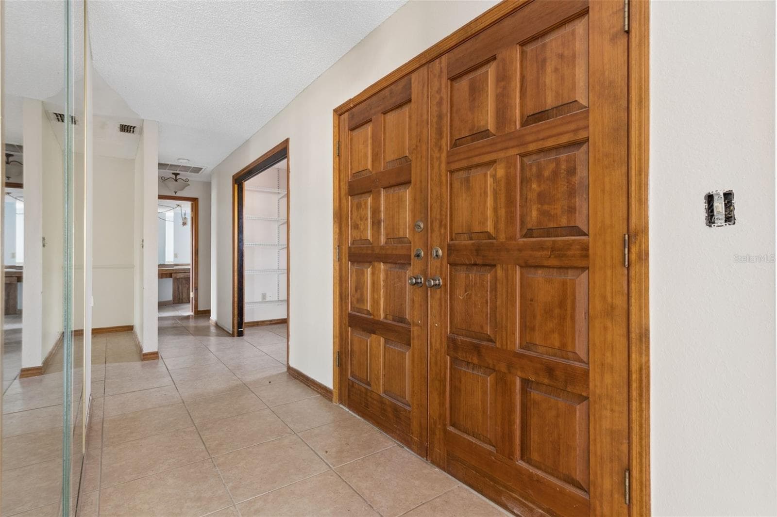 10200 Sunburst CT photo 5