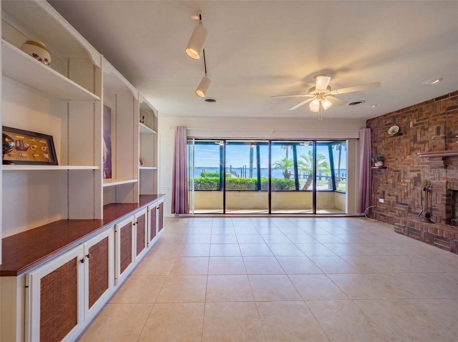 2410 Riverside Dr E photo 4