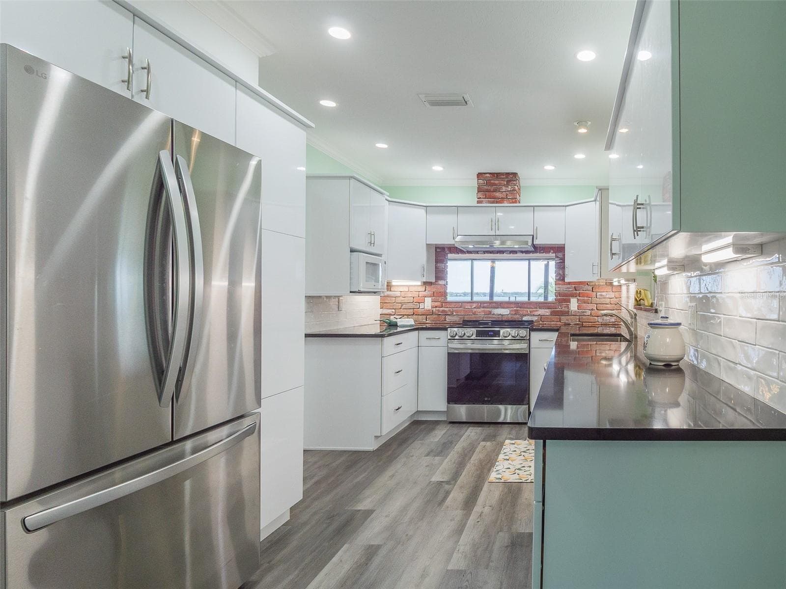 2410 Riverside Dr E photo 5