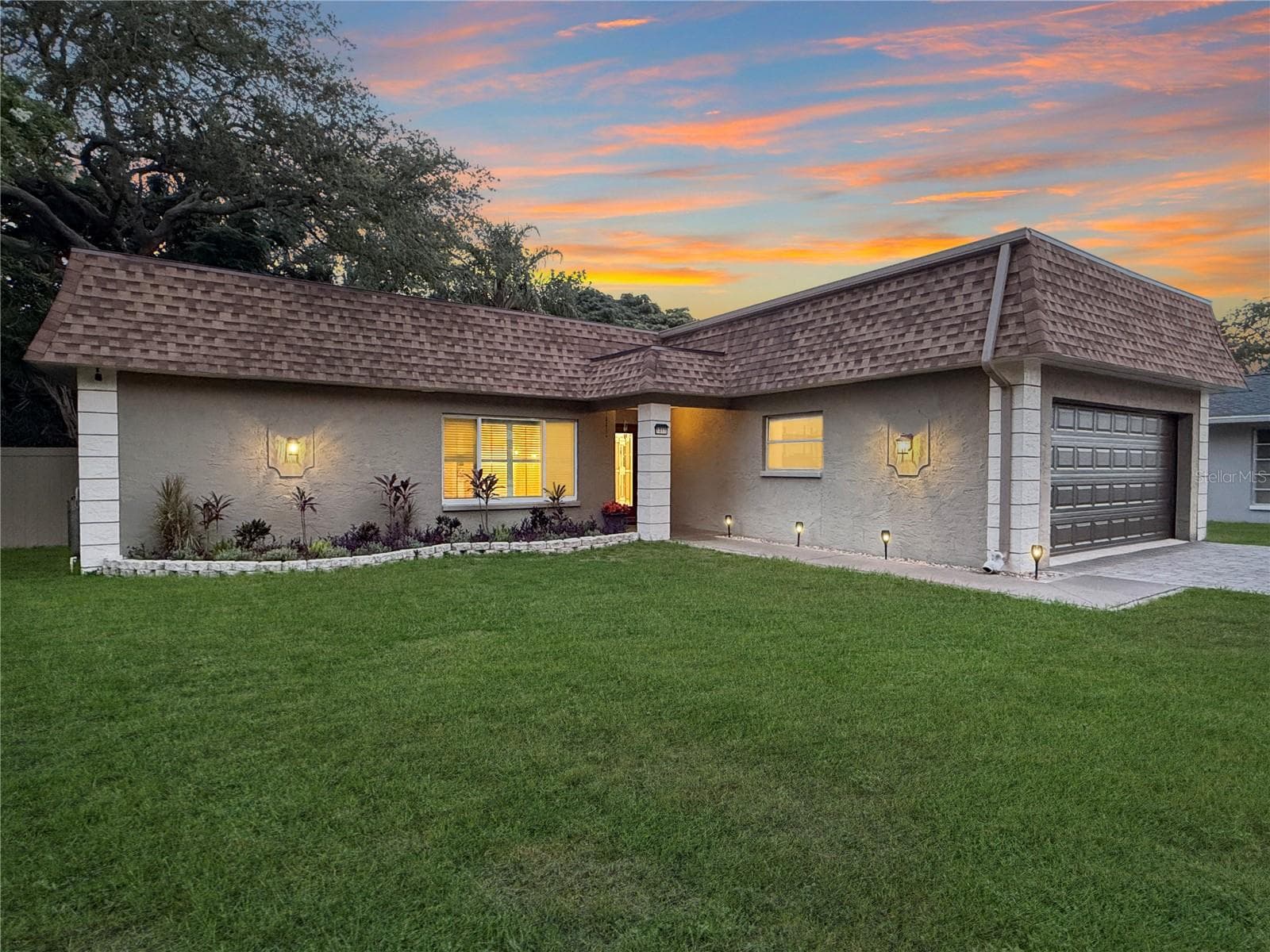 1011 Winding Oaks Dr photo 3