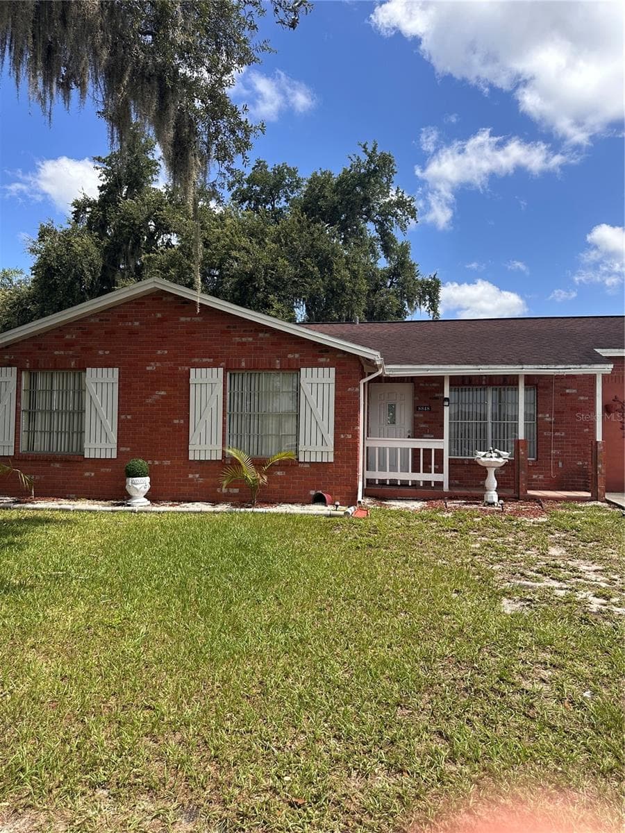 8848 Oak Cir photo 2