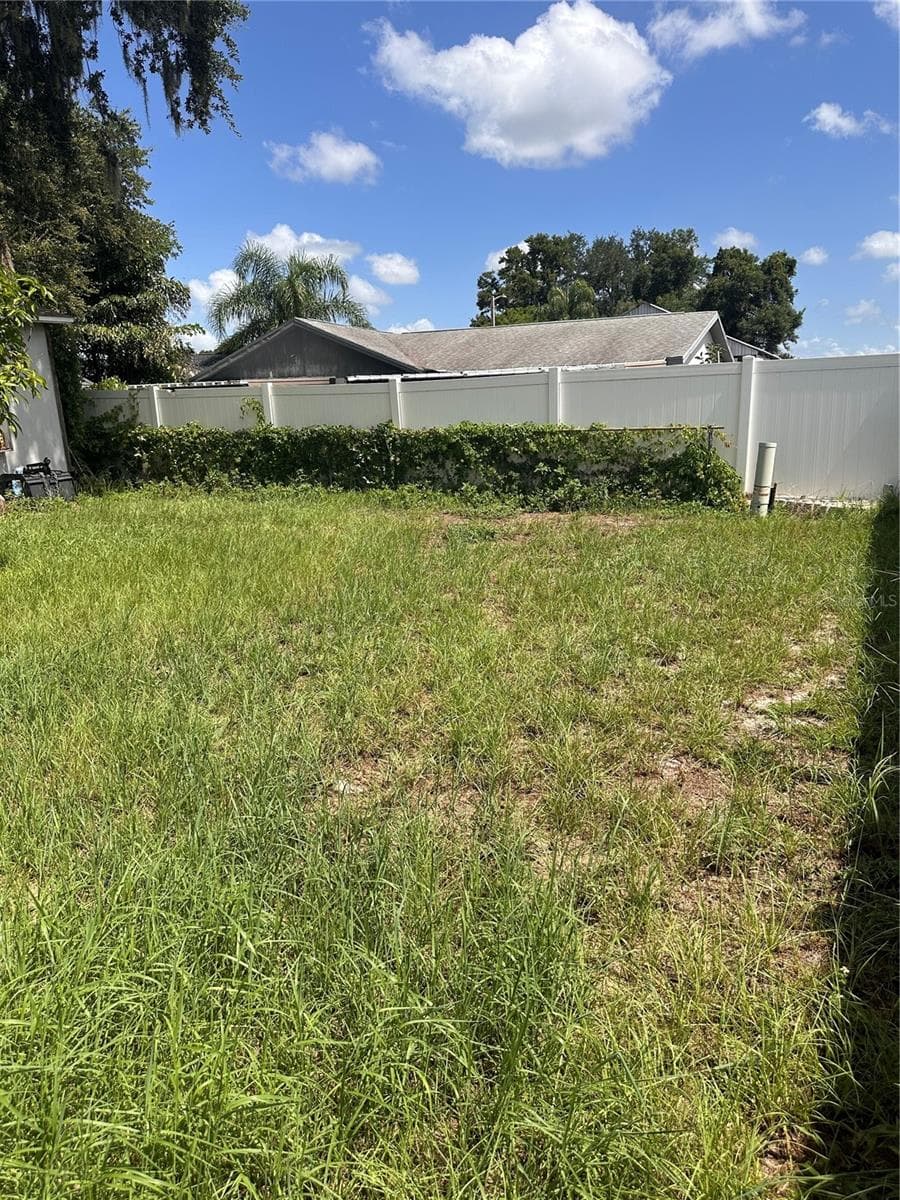 8848 Oak Cir photo 3
