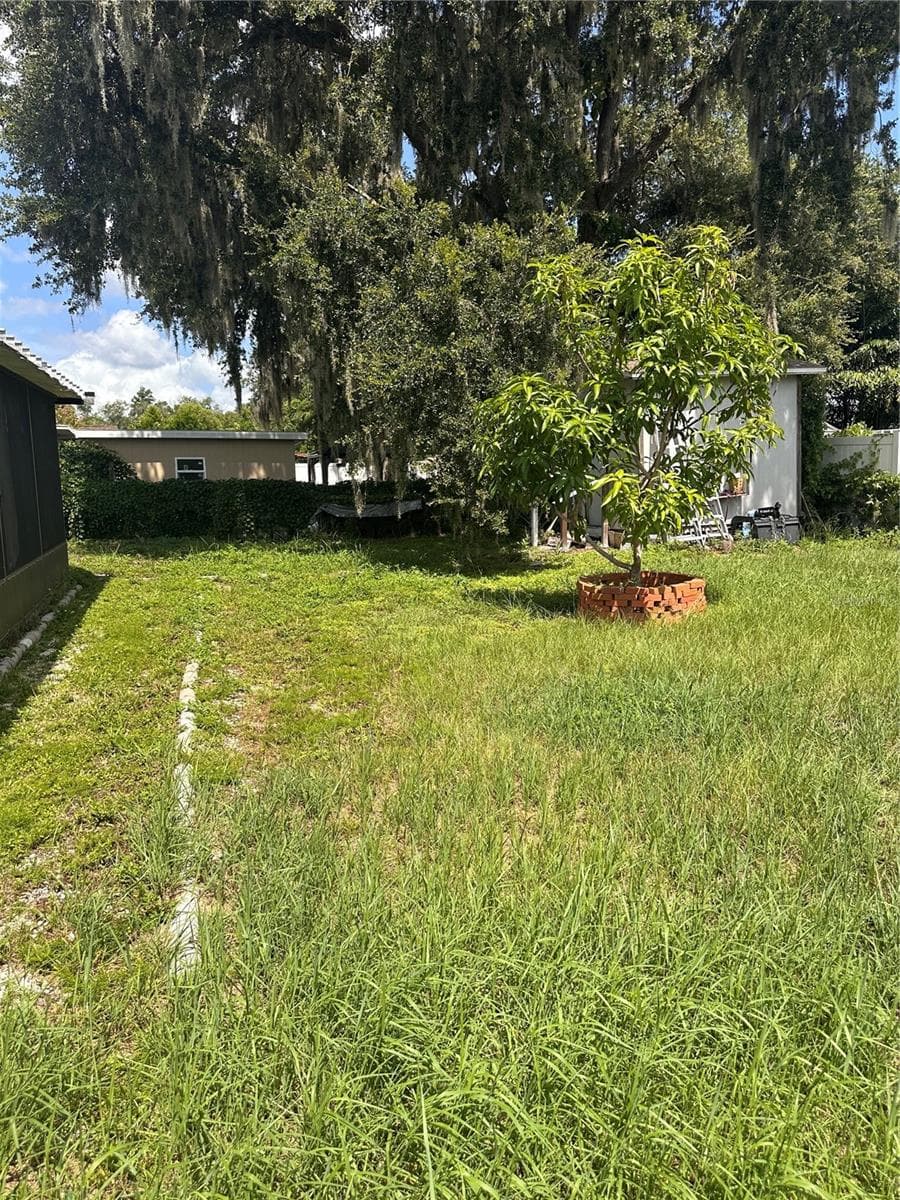 8848 Oak Cir photo 4