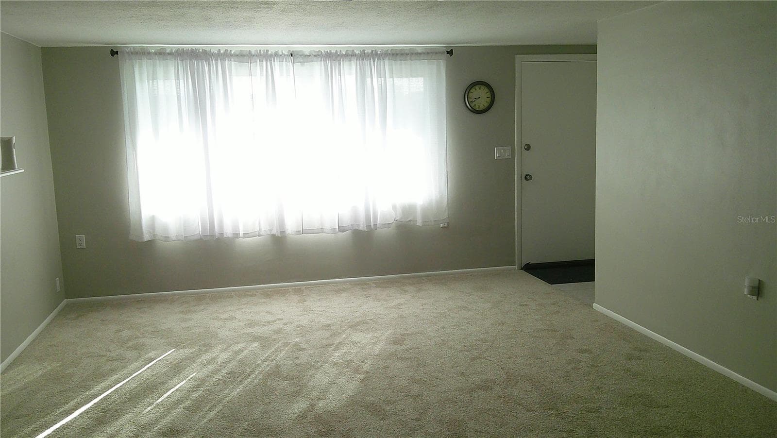 1203 Chancellor Dr photo 4