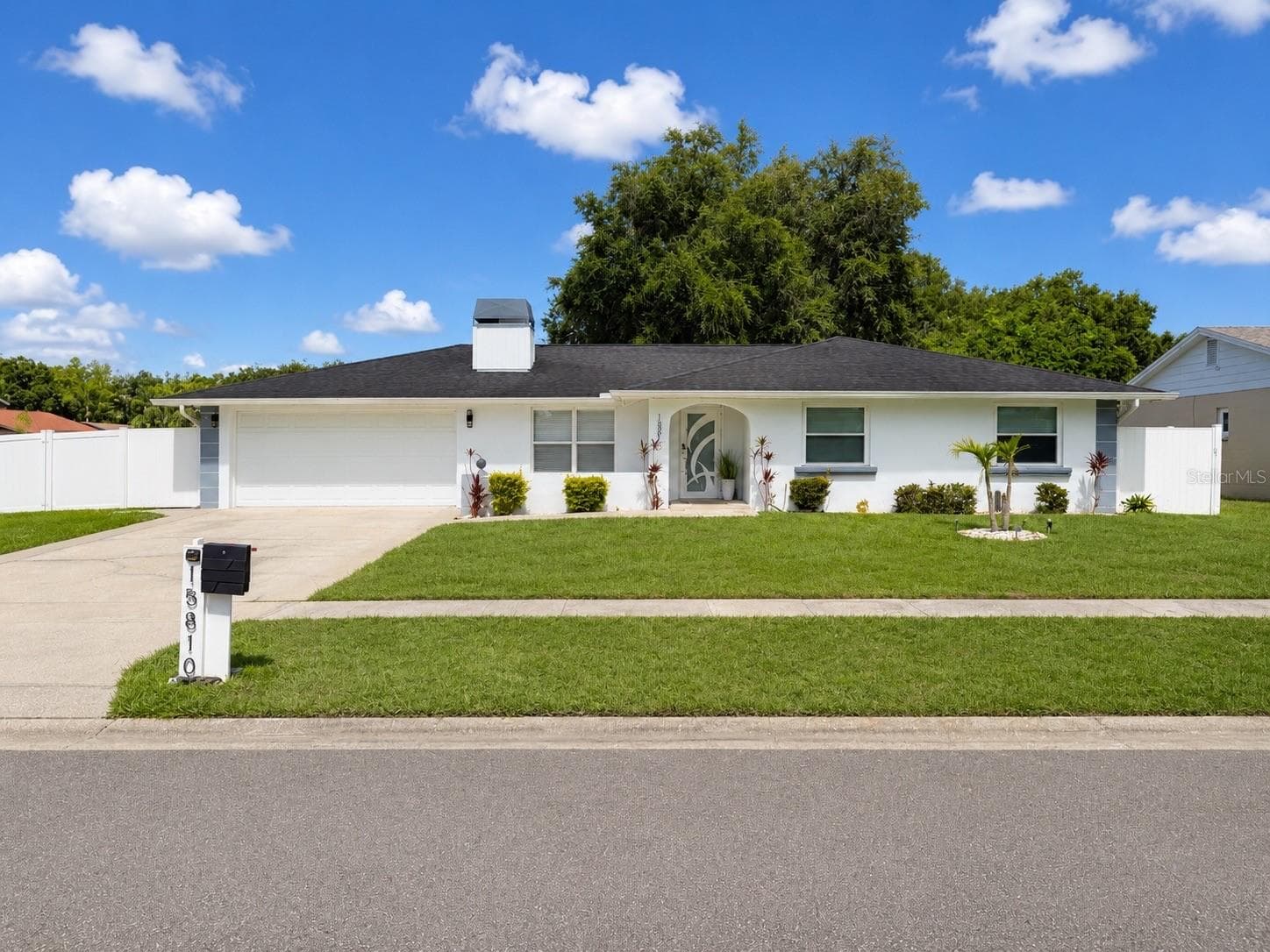 15810 Sea Oats Pl photo 2