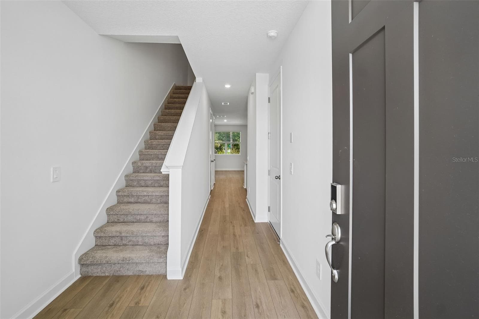 7556 Deer Valley Circle photo 4