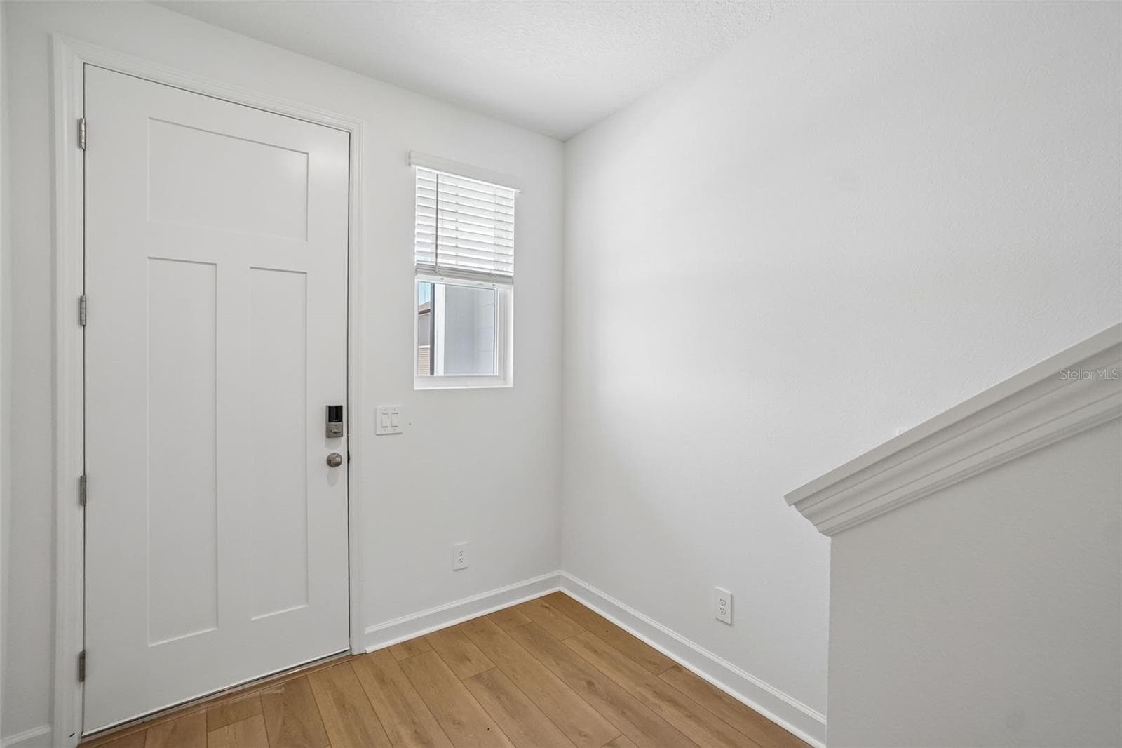 7556 Deer Valley Circle photo 5