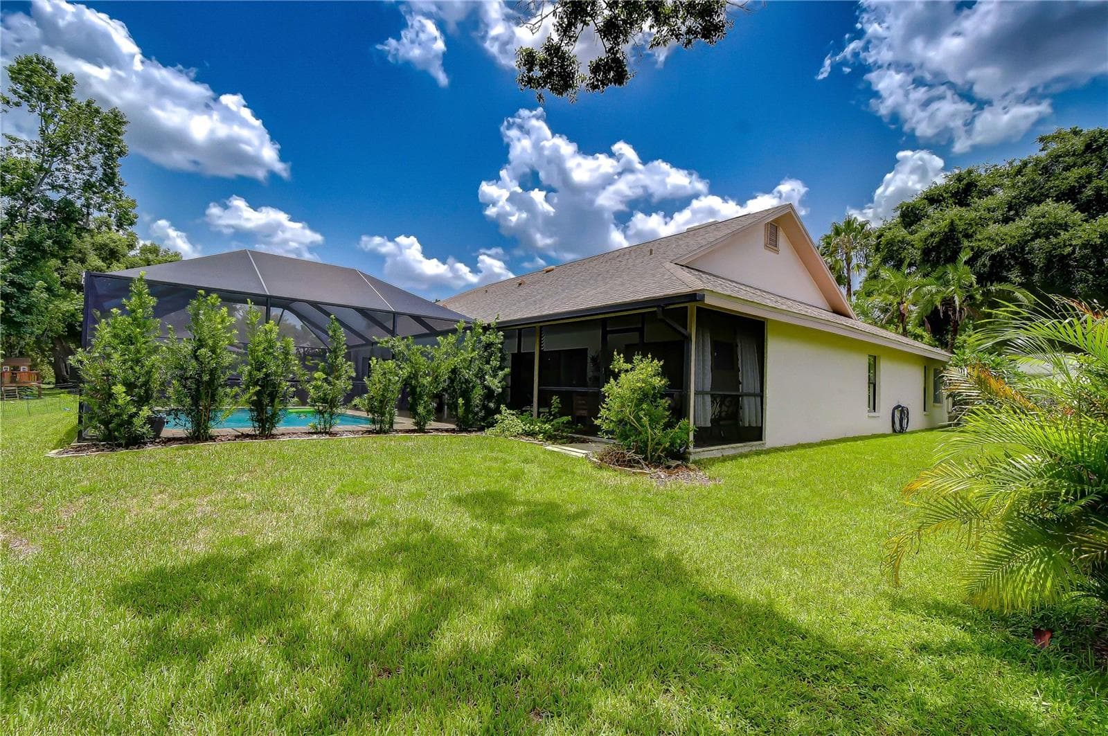 16126 Belle Meade Blvd photo 2