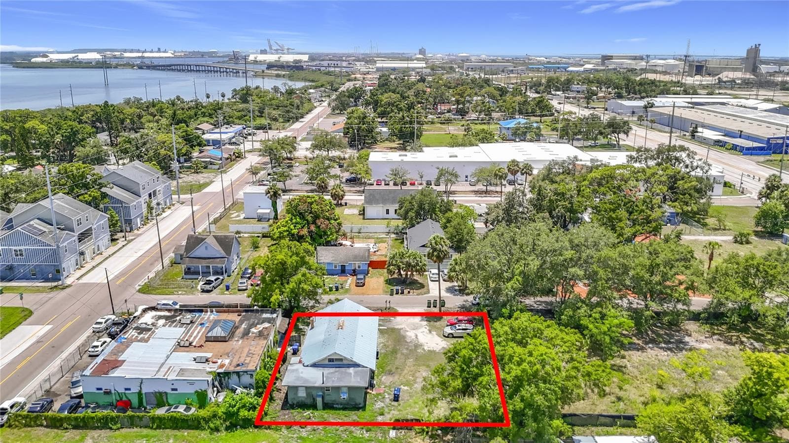 2020 Davis St photo 2