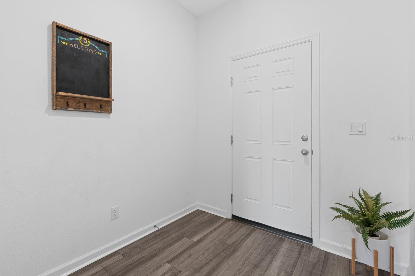 38465 Honeysuckle Dr photo 3