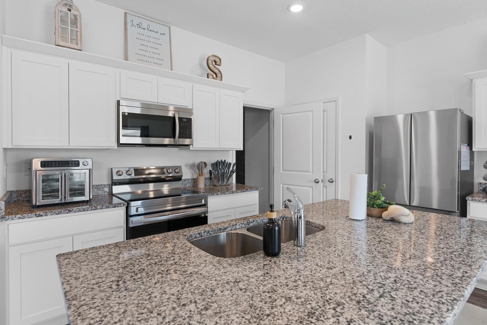 38465 Honeysuckle Dr photo 5