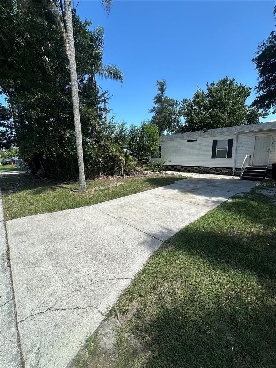 2594 McIntosh Dr photo 2