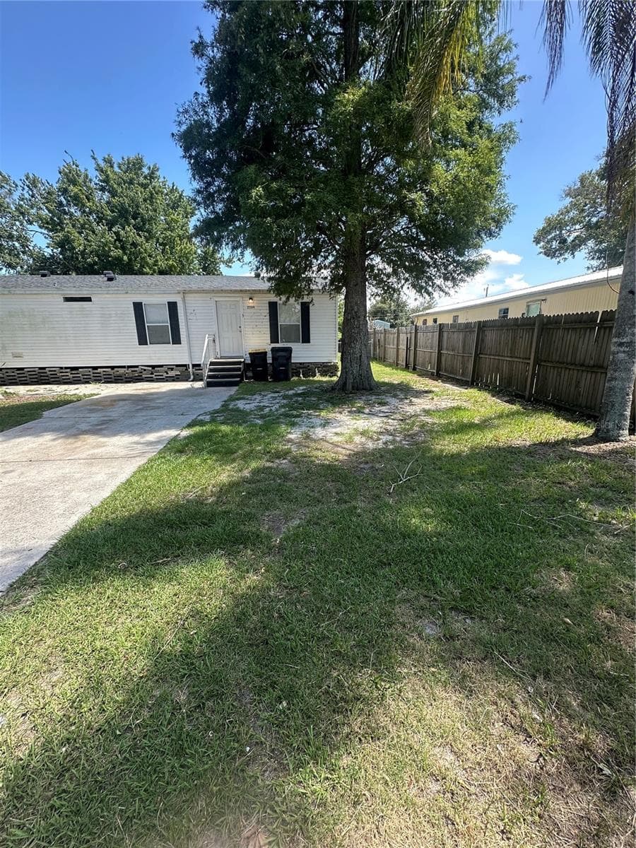 2594 McIntosh Dr photo 3