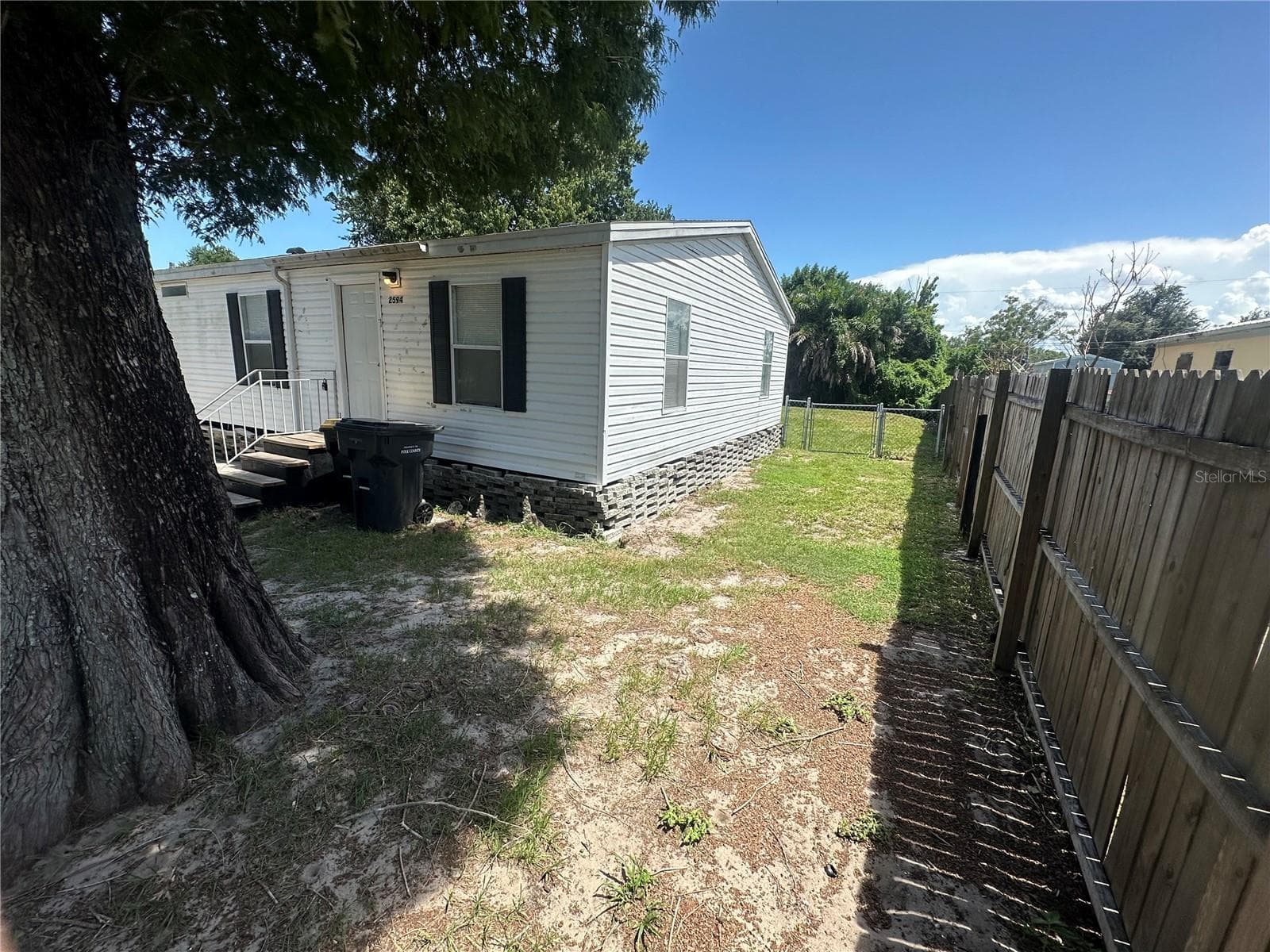 2594 McIntosh Dr photo 4
