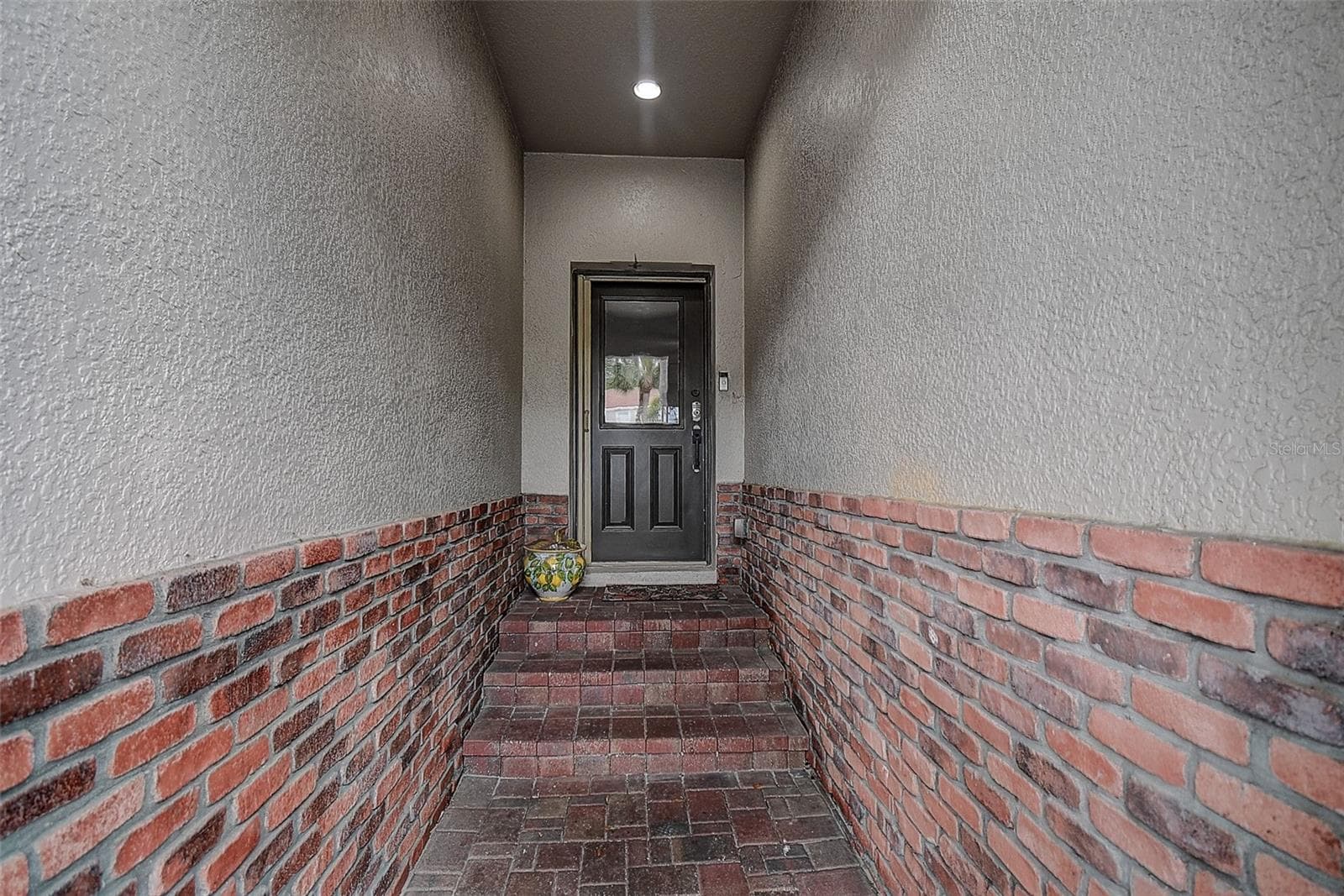 1426 Hillview Ln photo 3