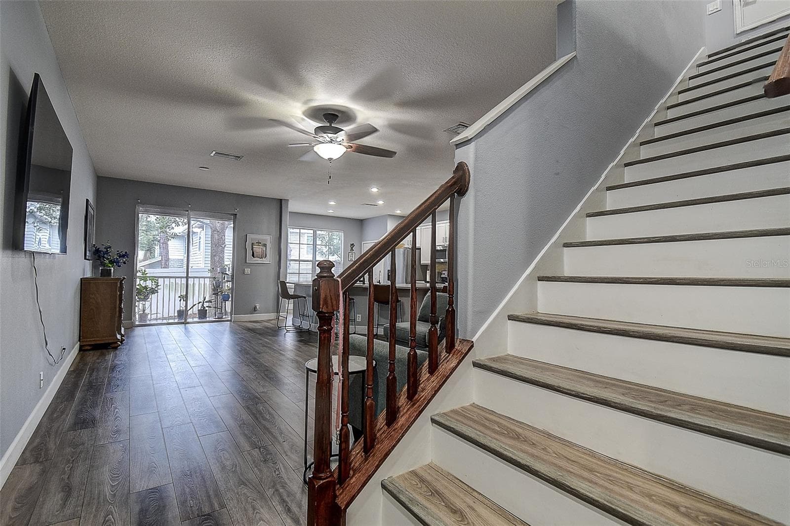 1426 Hillview Ln photo 5