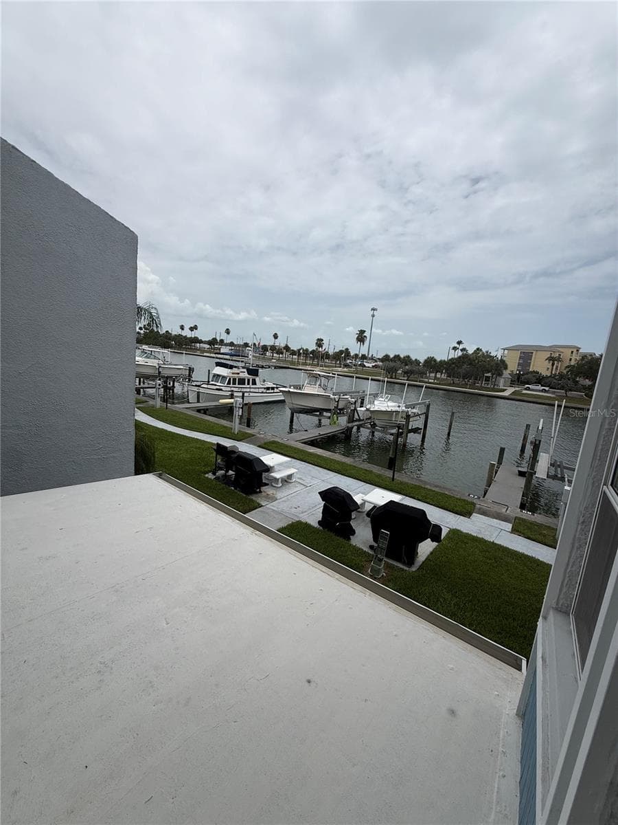 315 Medallion Blvd #H photo 4