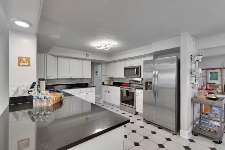 10712 Dalton Ave photo 2