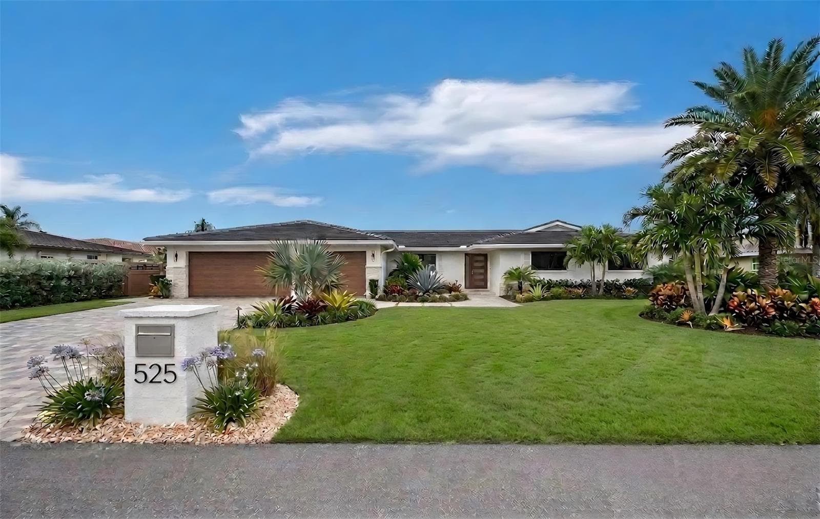 525 Sloop Ln photo 2