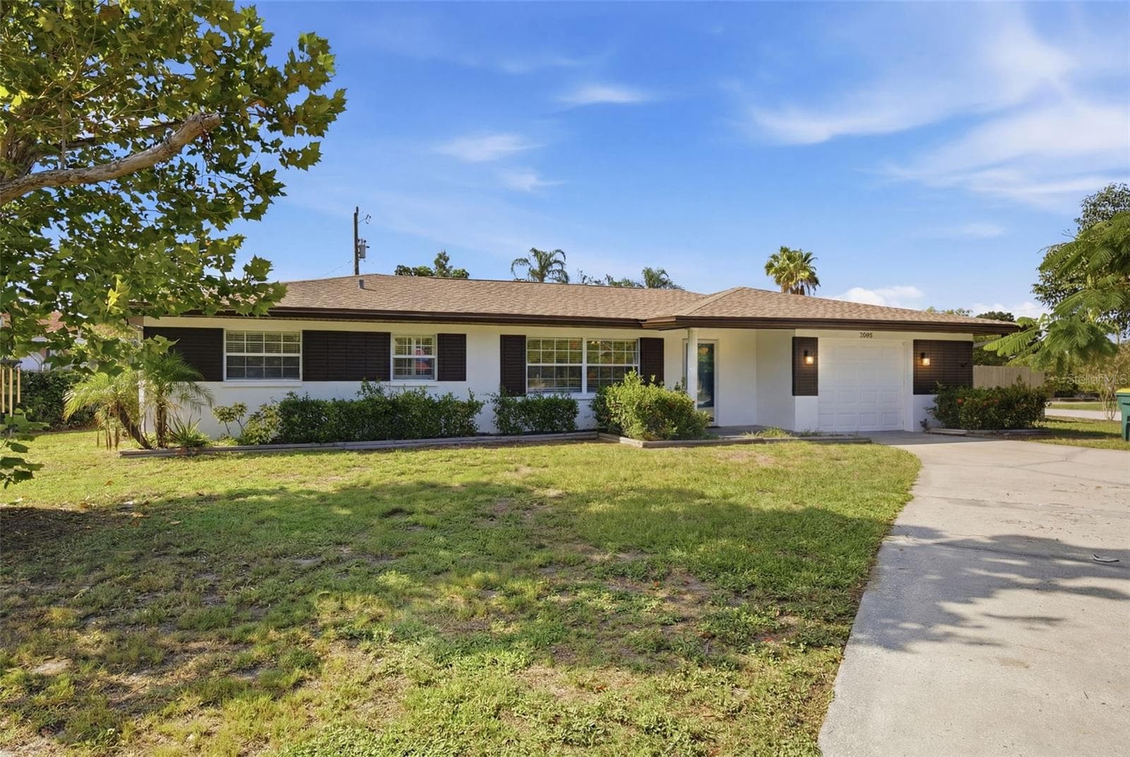 2051 Magnolia Dr photo 3
