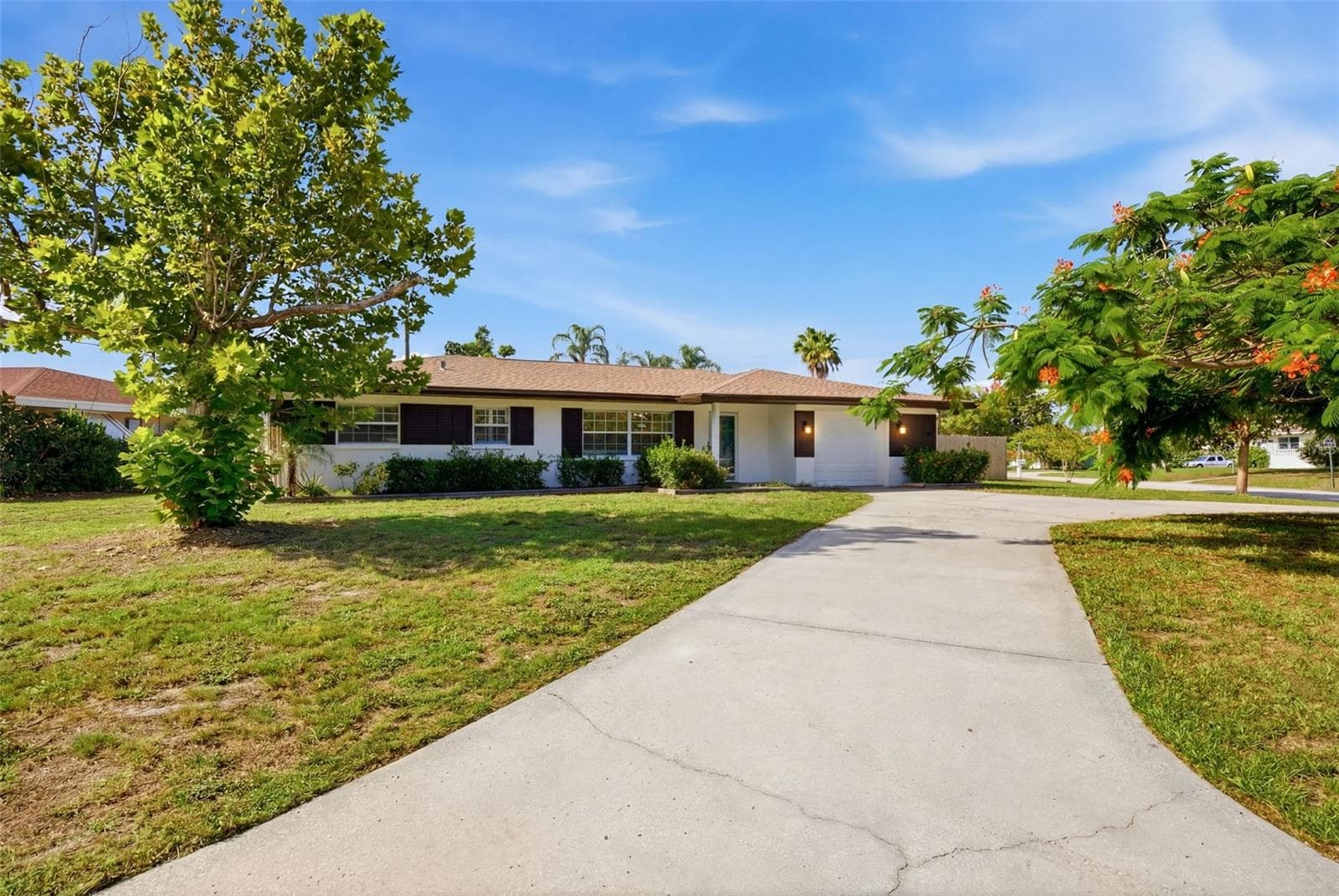 2051 Magnolia Dr photo 4