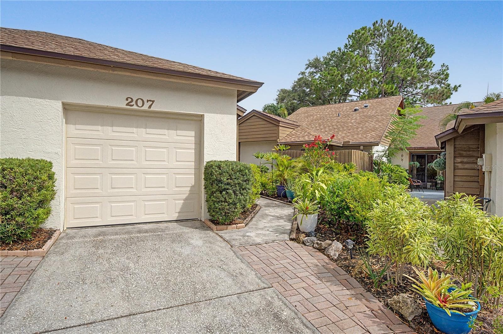 207 Lighthouse CT photo 4