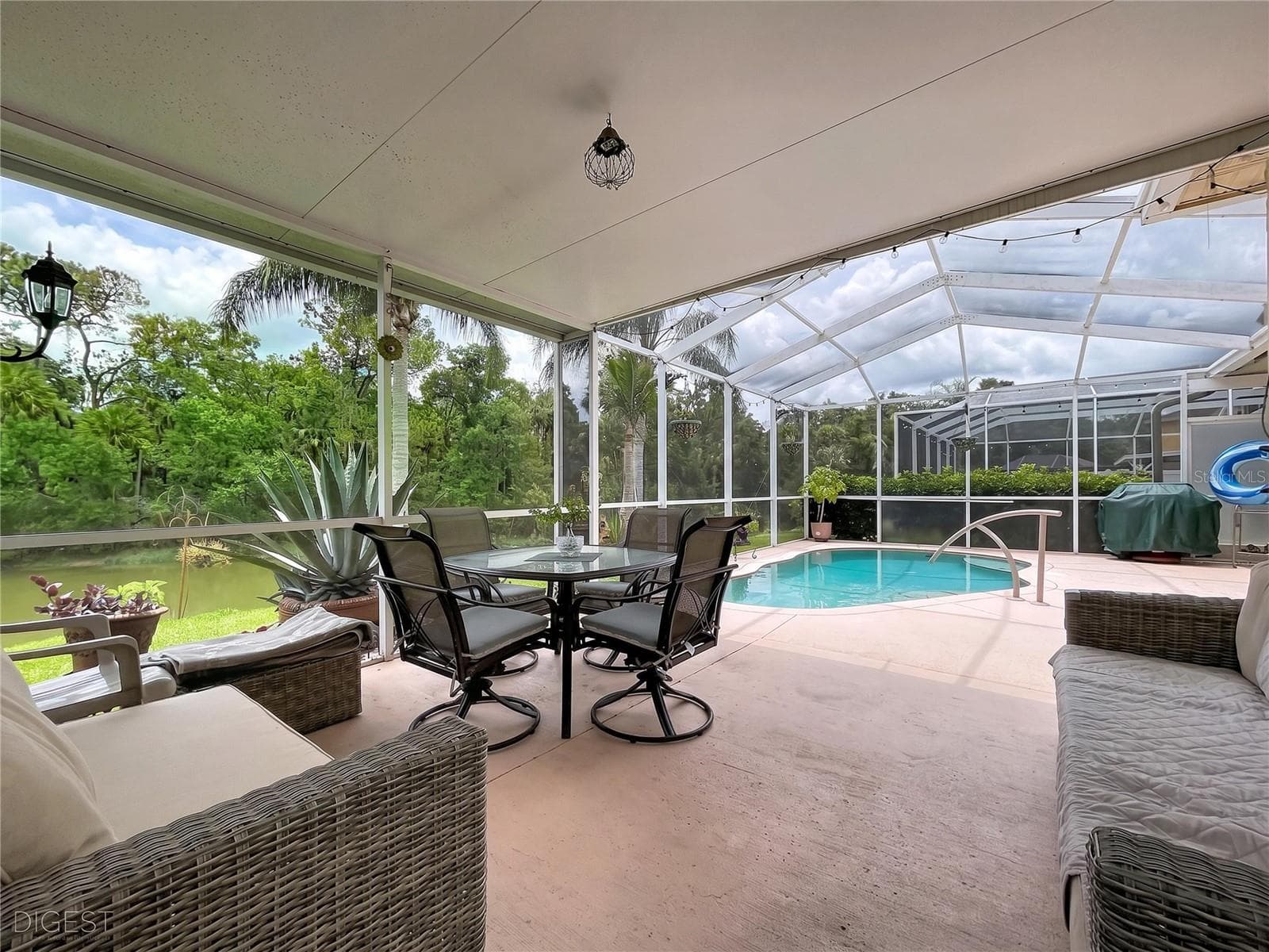 27544 Breakers Dr photo 3