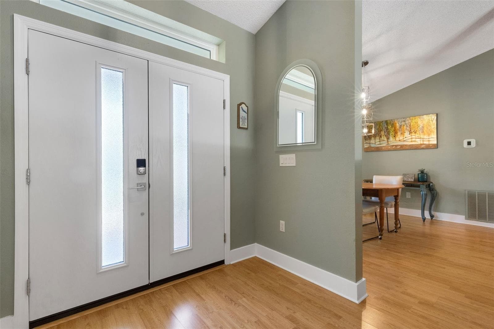 2426 Icecapade Dr photo 5