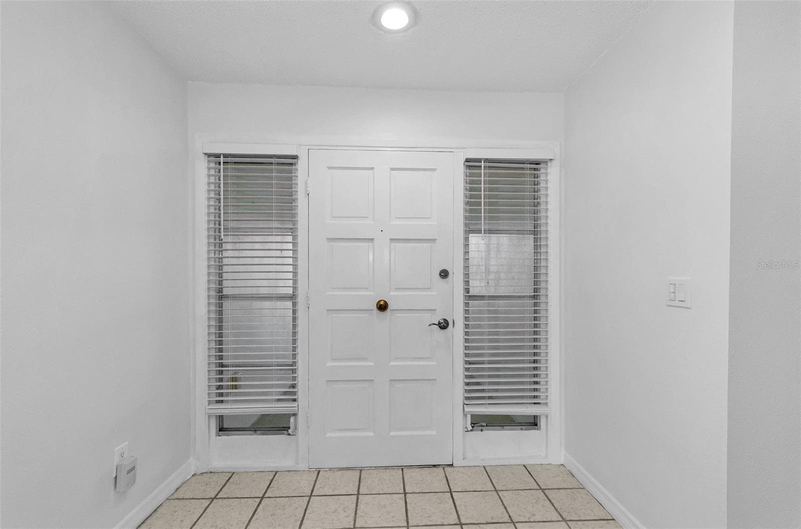 1529 E Dorchester Dr photo 4