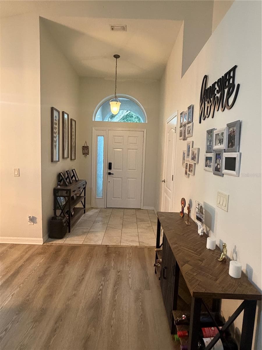 10467 Lucaya Dr photo 2
