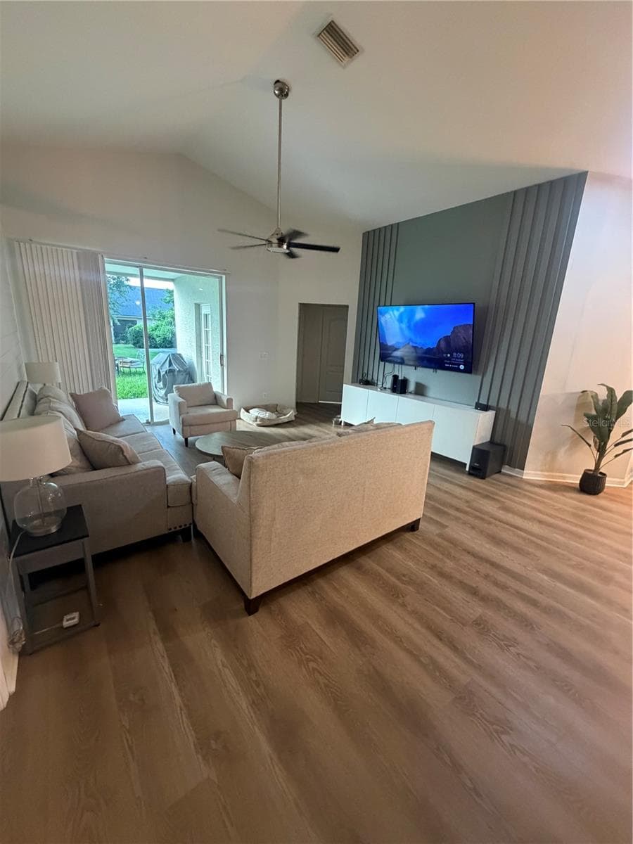 10467 Lucaya Dr photo 4
