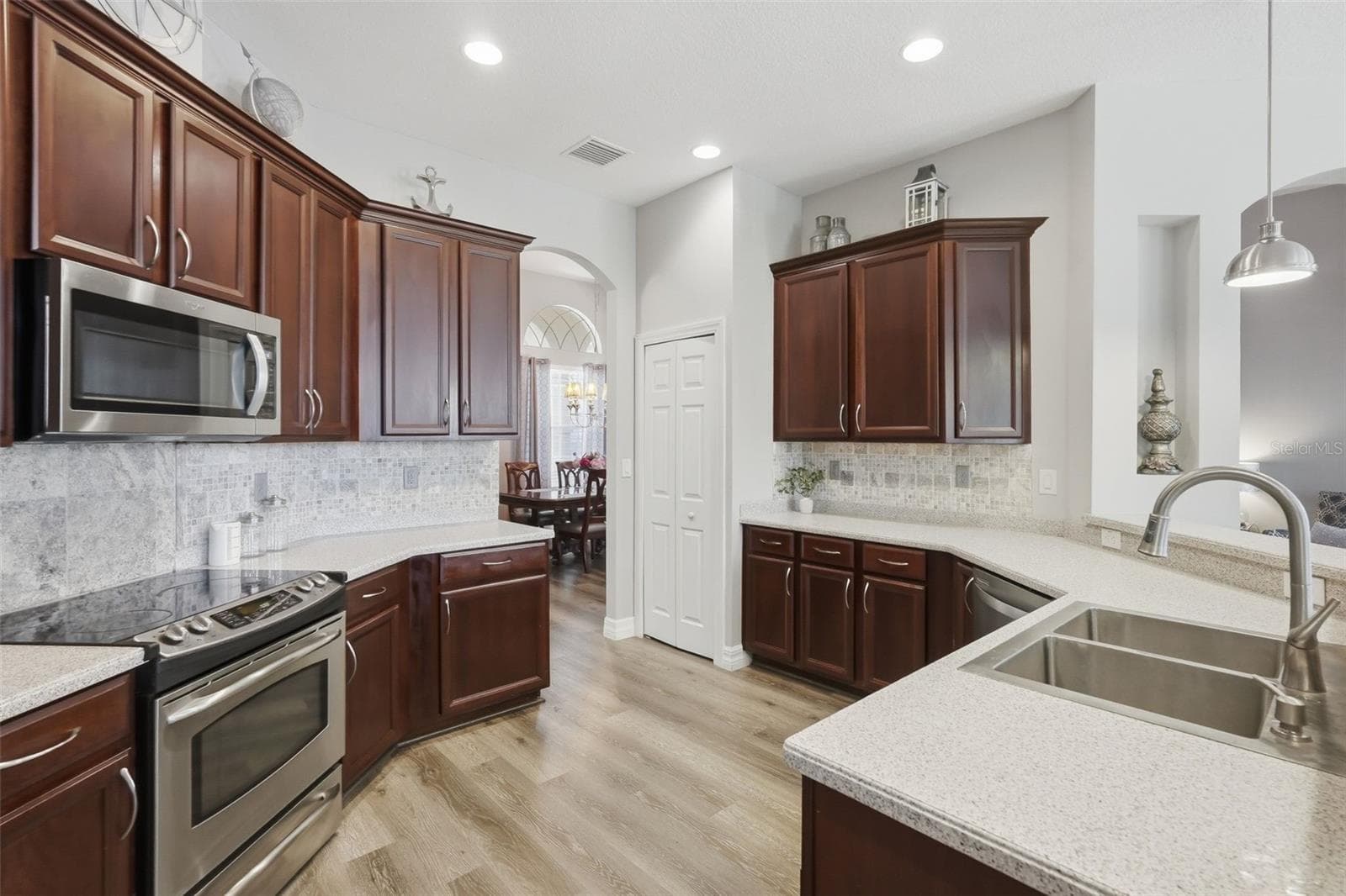 12903 Drakefield Dr photo 5