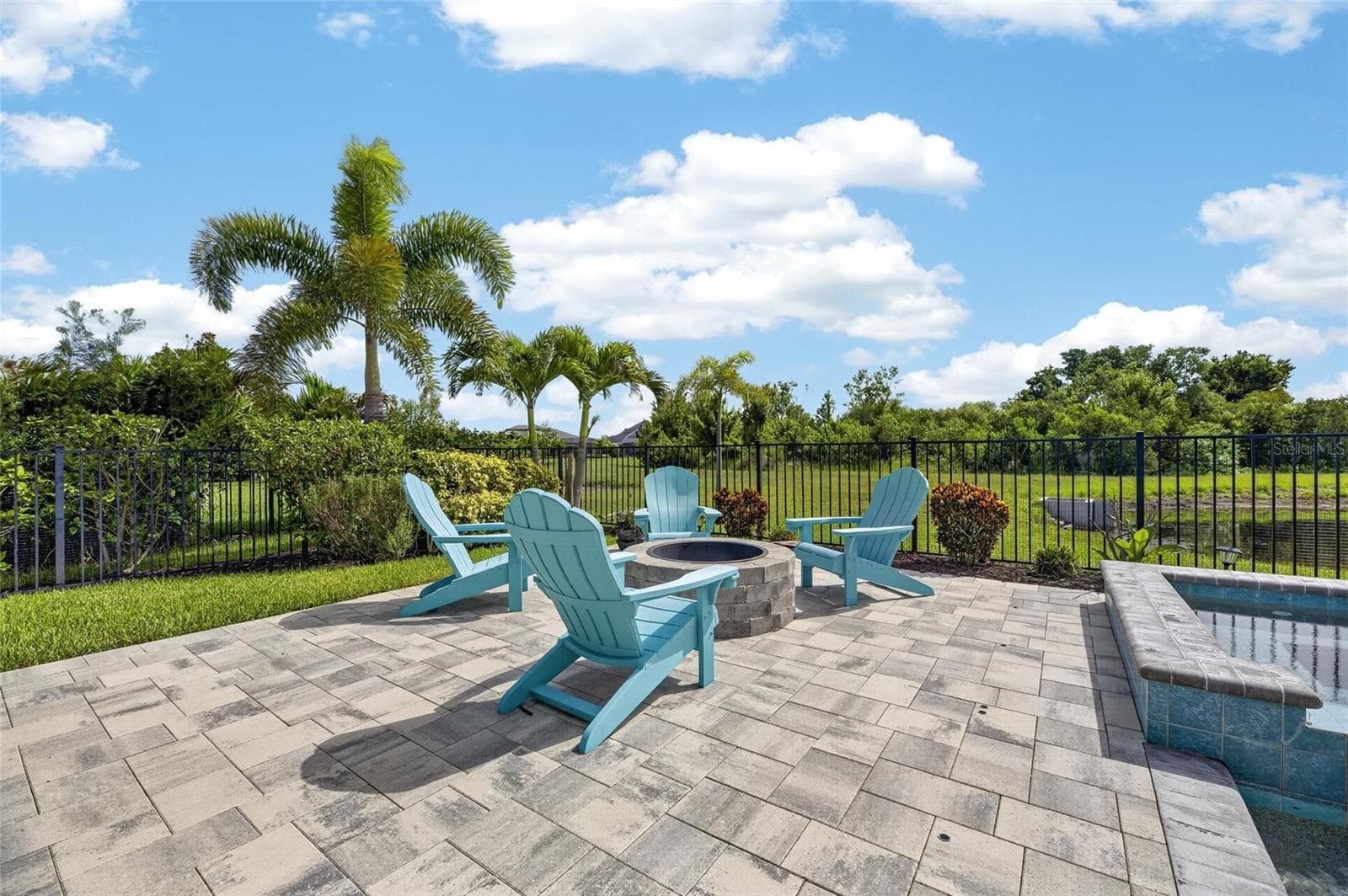 7322 Paradiso Dr photo 4