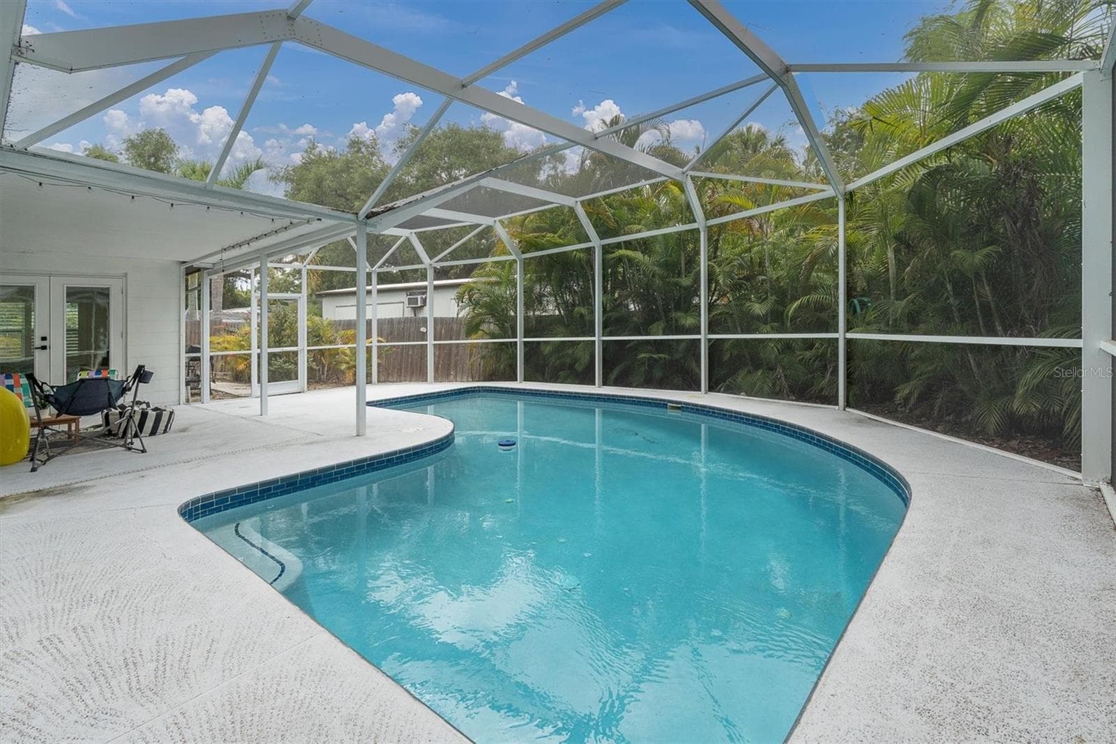 4986 Woodland Dr photo 3