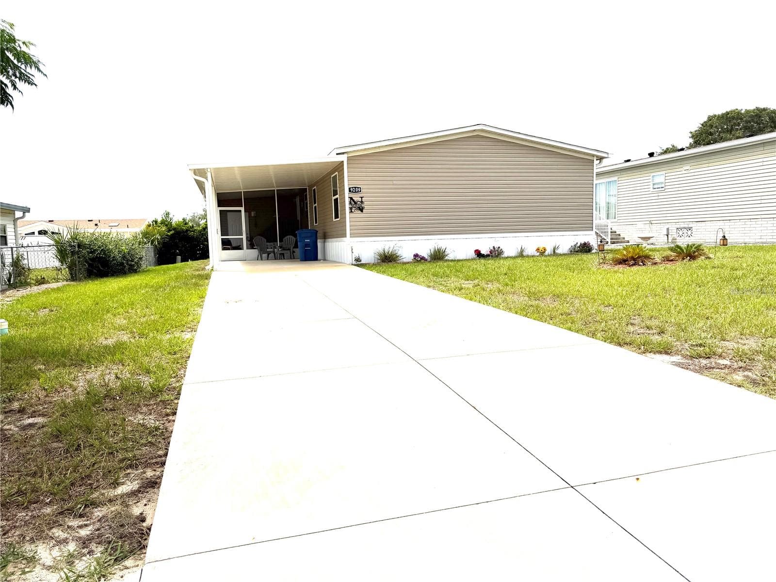 9209 Fontaine Dr photo 2