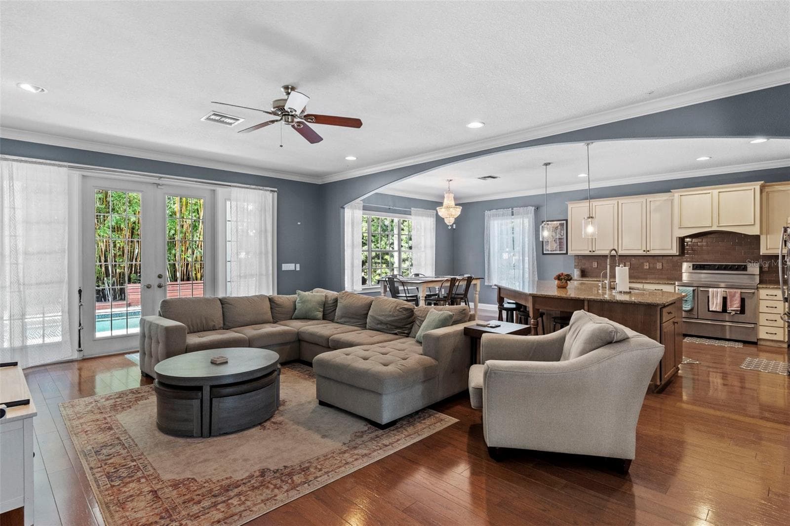 3317 W Leona St photo 2