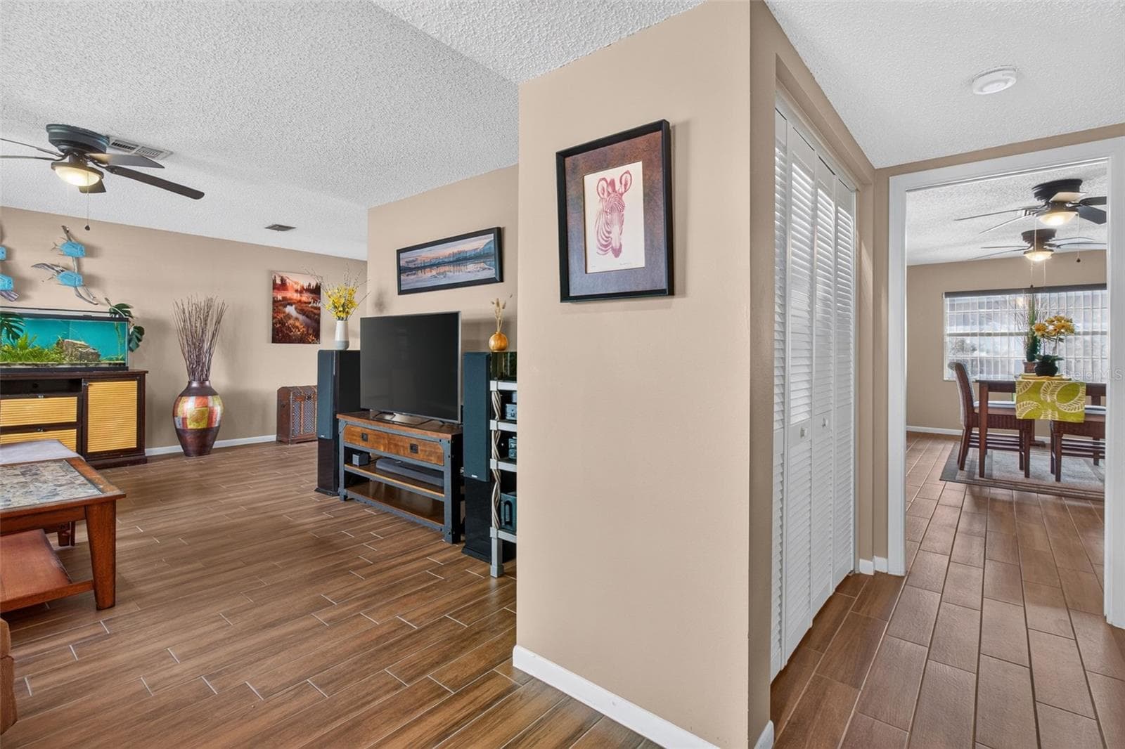 2221 Colonial Dr photo 3