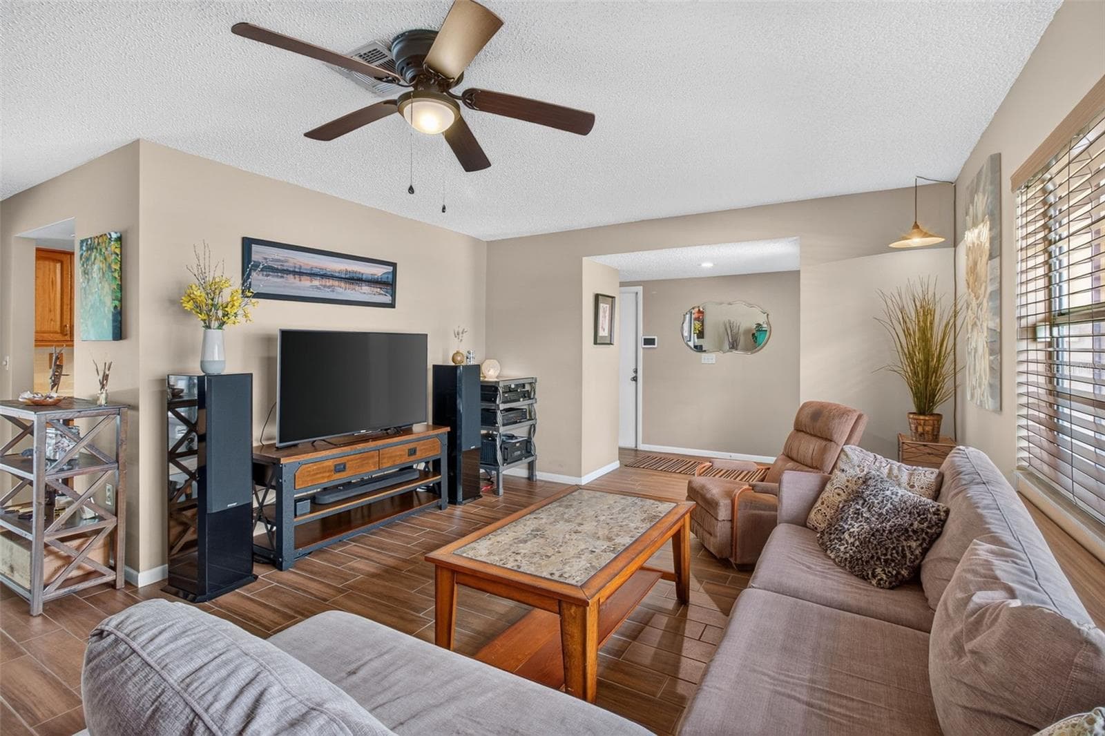 2221 Colonial Dr photo 5