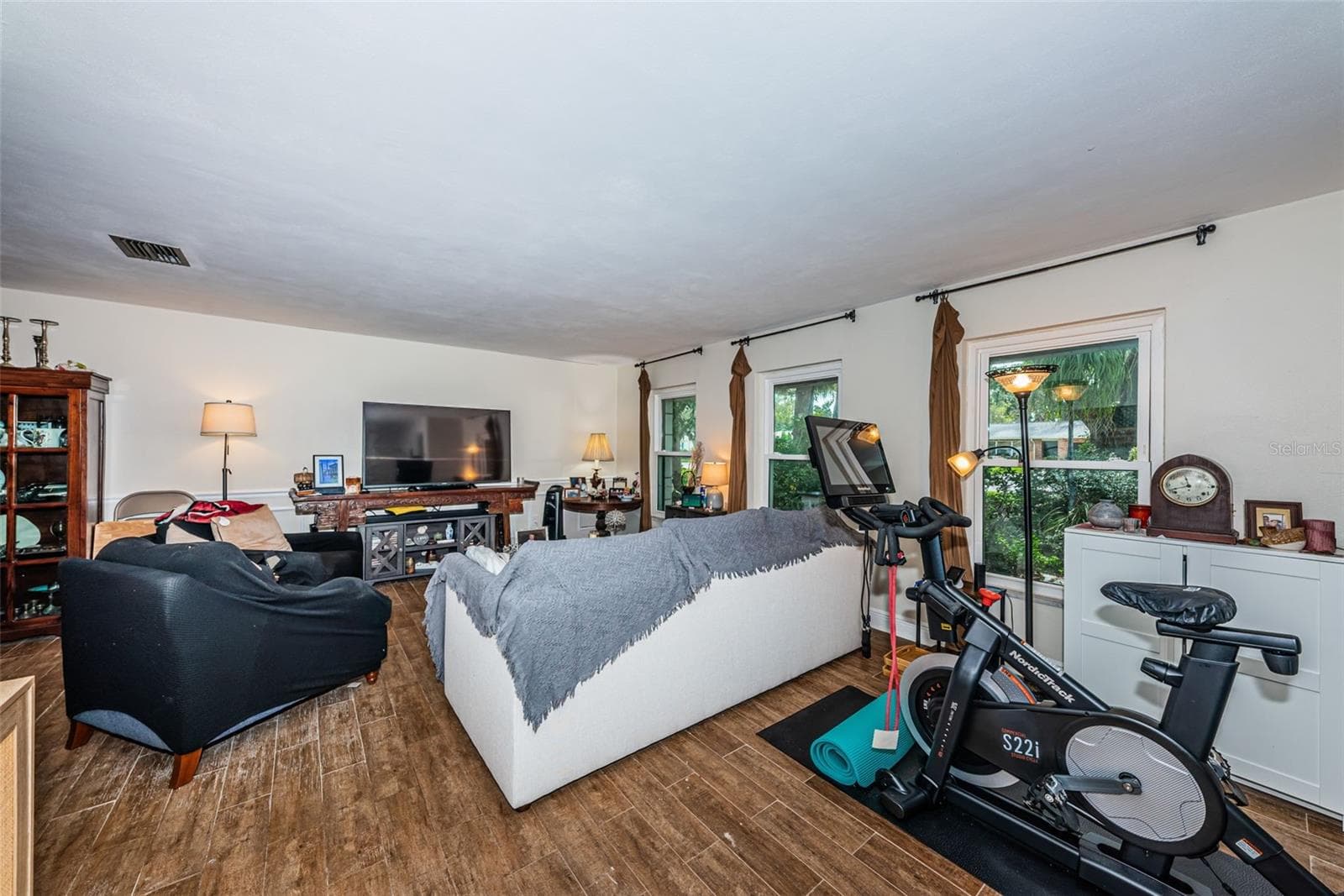 5230 Venetian Blvd NE photo 4
