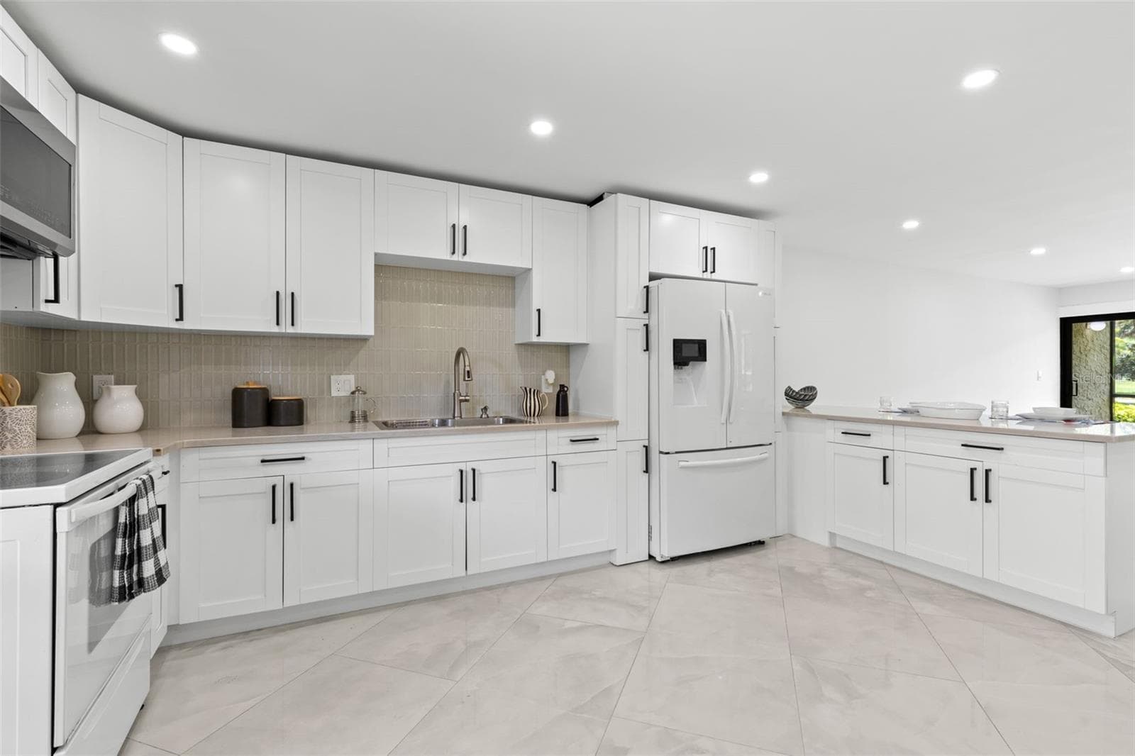 2614 Cove Cay Dr #106 photo 3