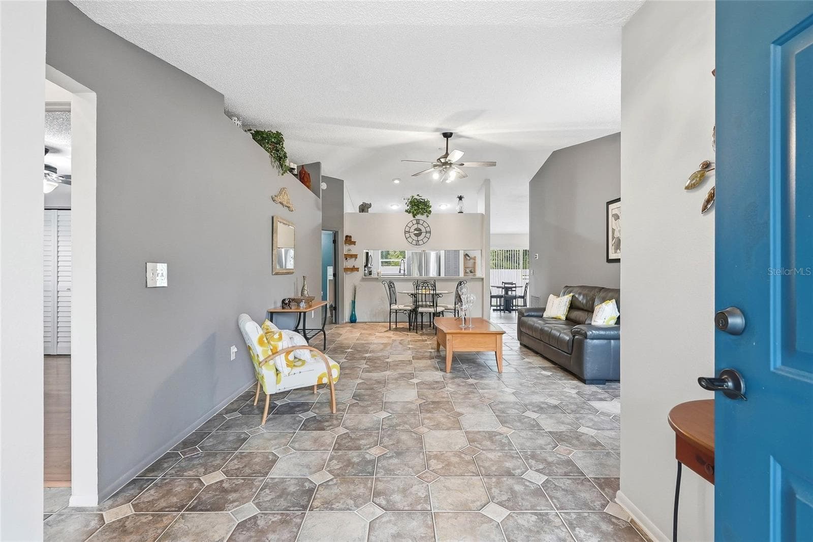 11026 Streamside Dr photo 4