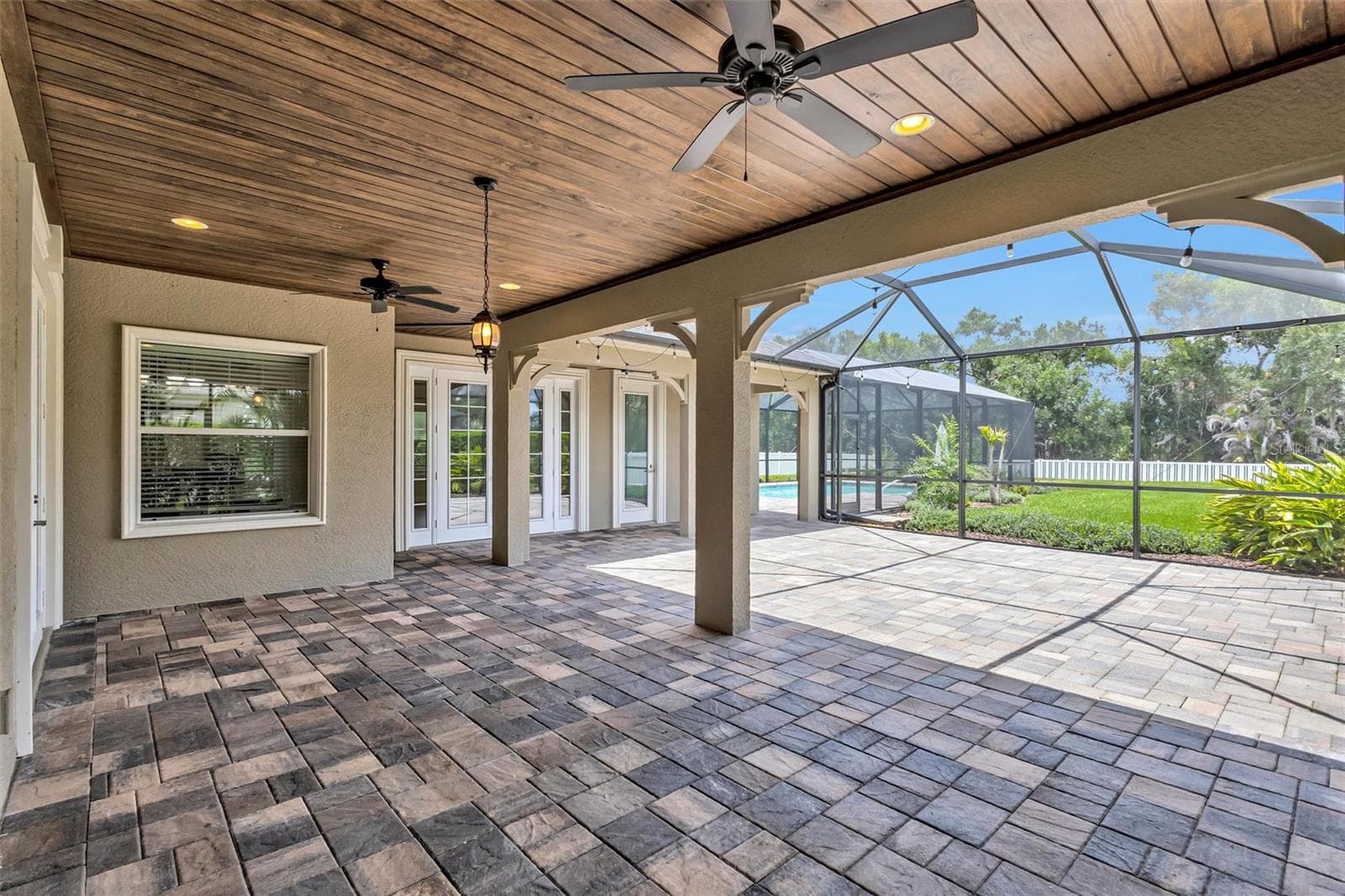 1436 Hickory View Cir photo 3