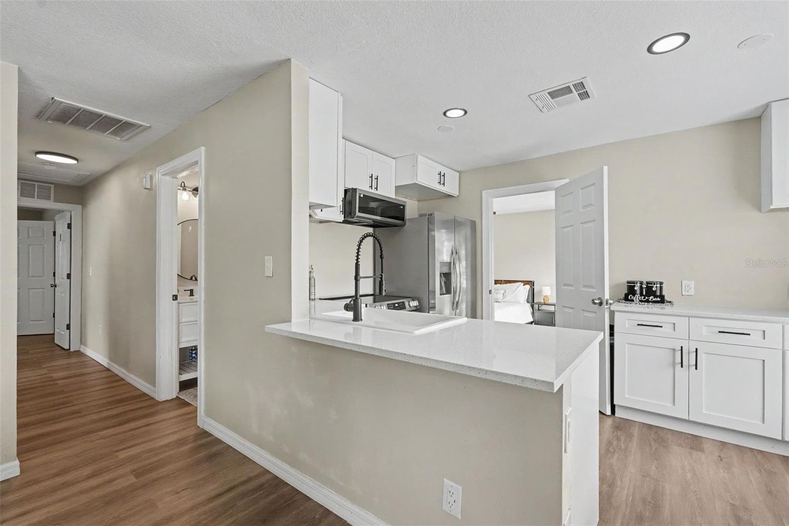 102 Shore Dr E photo 4