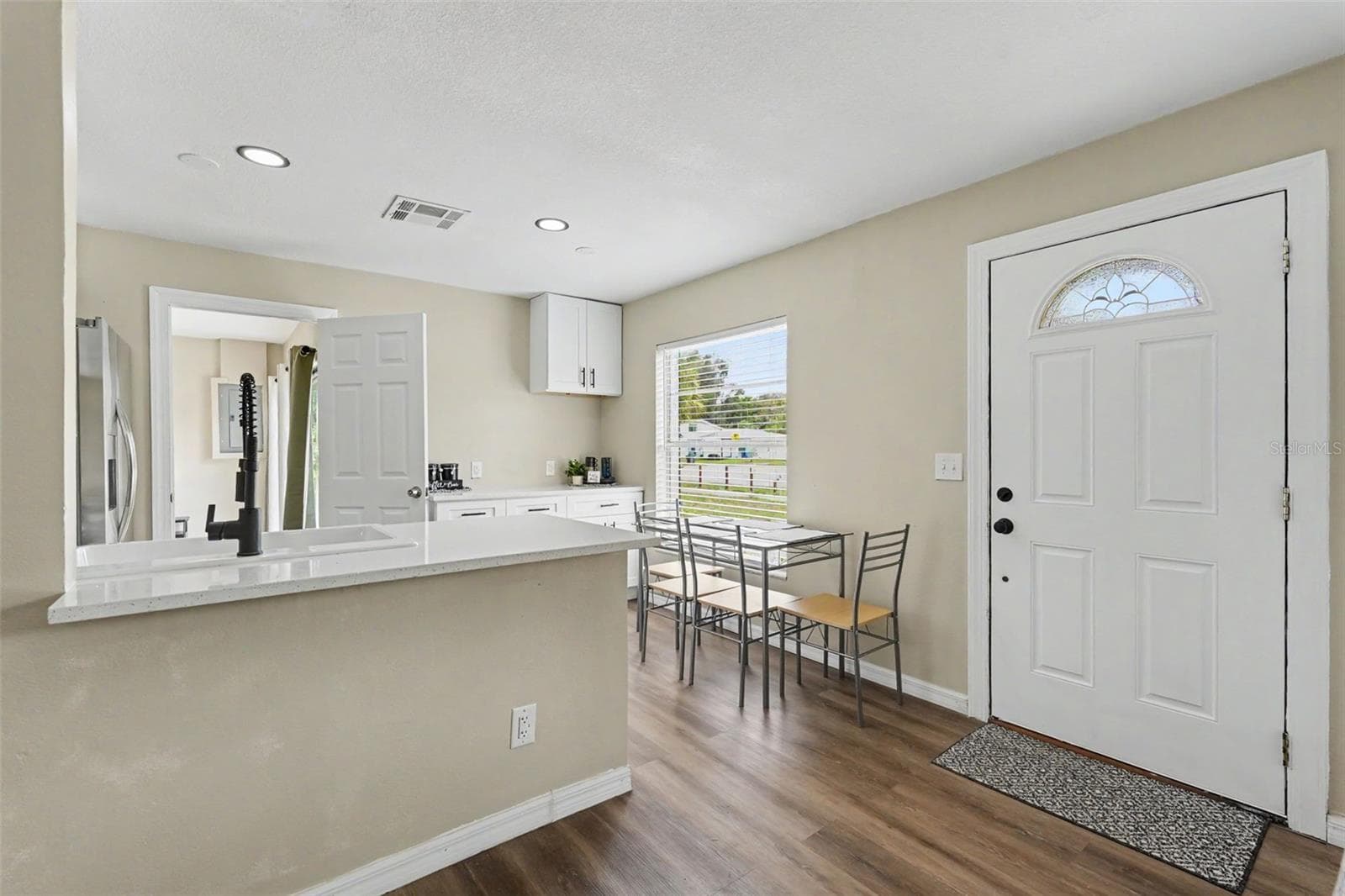 102 Shore Dr E photo 5